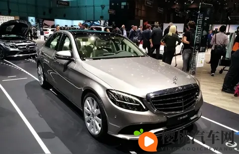 22万起抄底奔驰C级!S级配置下放+8295芯片,还看3系?-1