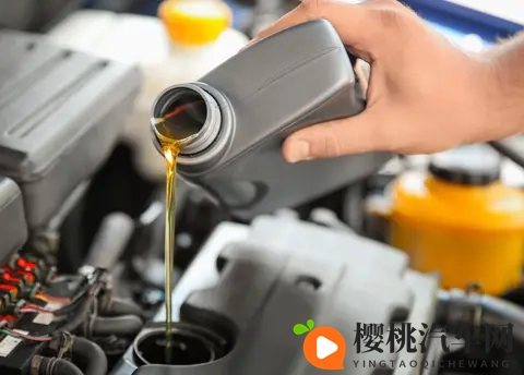 别瞎换机油!新手必记5个真相:避开3大伤车坑,每次保养省200+-1