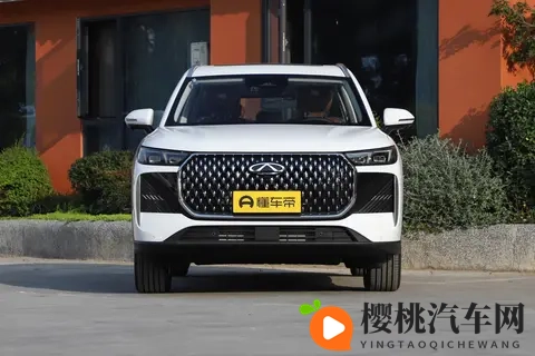 奇瑞第五代瑞虎8上市：双前脸设计，轴距2825mm，标配8155芯片-2