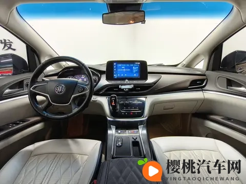 三年别克GL8,表显14万公里,陆上公务舱124万拿下!-1