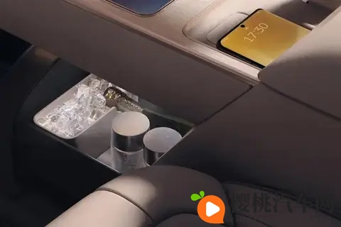 蔚来ET9：续航650km，900V快充，41秒破百，空悬+后轮转向-3