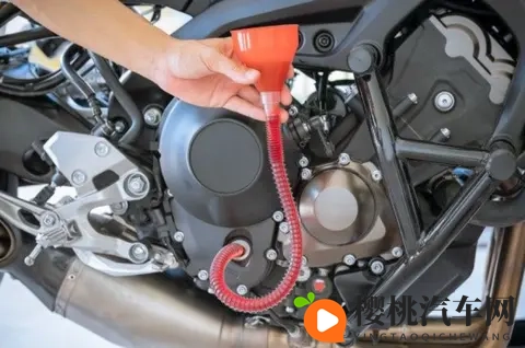 摩托车保养不止擦车拧螺丝!这些错误操作正伤车又费钱-3