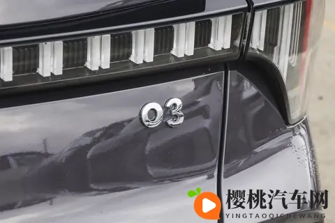 燃油车也智能!这款10万级运动轿车,动力性能不输合资品牌-1