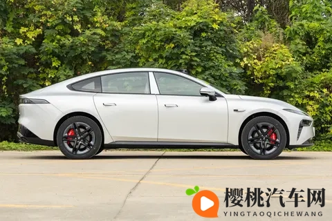 这款15万级四驱轿跑,37s破百,配激光雷达,轴距2915mm,太带劲-3