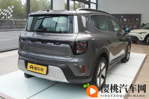 价格暴击!1699万起买豪华中型插混SUV,你敢信?-1