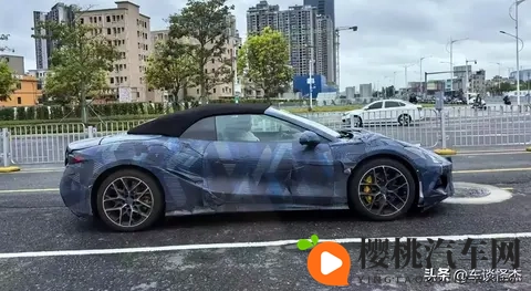 腾势Z敞篷版谍照曝光！软顶设计_32秒破百，或售30万级-2