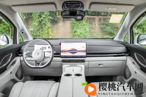 高端MPV怎么选？试驾26款岚图梦想家，空间大动力足-3