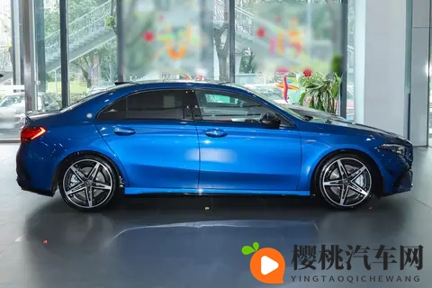 2025 款奔驰A级AMG怎么选?两款配置一句话对号入座-2