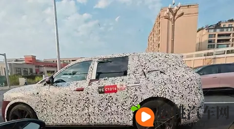 问界M6谍照曝光，鸿蒙智行添新将！预计2026年上市-1