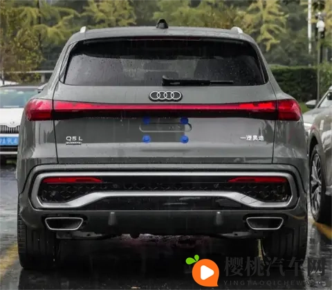全新外观_三屏内饰,全新奥迪Q5L实车现身,搭华为驾辅_20T动力-3