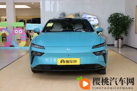 15万级轿跑四驱,激光雷达+8295P全系标配,抢先实测eπ007+-2