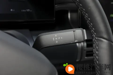 女超人麦乐迪满天星版本:汽车时尚新宠:星空蓝豪华座驾解析-3