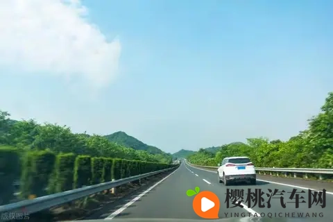 一位12年老司机的忠言:跑高速,牢记这4条铁律,关乎你的安全!-2