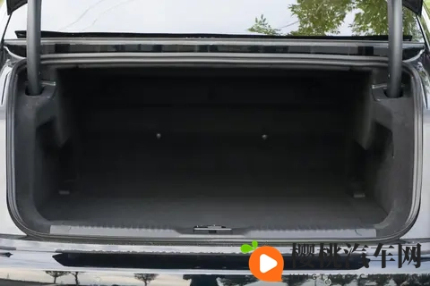 直降 9 万后怎么选?2025 款红旗 H9 全配置拆解 + 实用选车指南-2