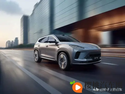 三联屏+豪华内饰，星途ET5：科技与质感双向奔赴-3