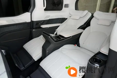 宜商宜家的豪华 MPV新选择!试驾极氪009,11月促销再添新动力-2