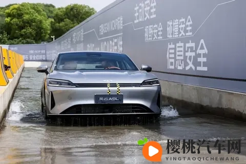 首款C级智慧旗舰，标配猎鹰700，车长超5米，将于11月15日上市-1