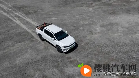 开完这台皮卡我才知道：为什么燃油车，怎么都干不过新能源！-3