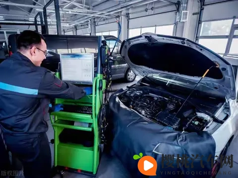 燃油车会被淘汰吗?看看修车店老板怎么说,你也许就清楚了!-3