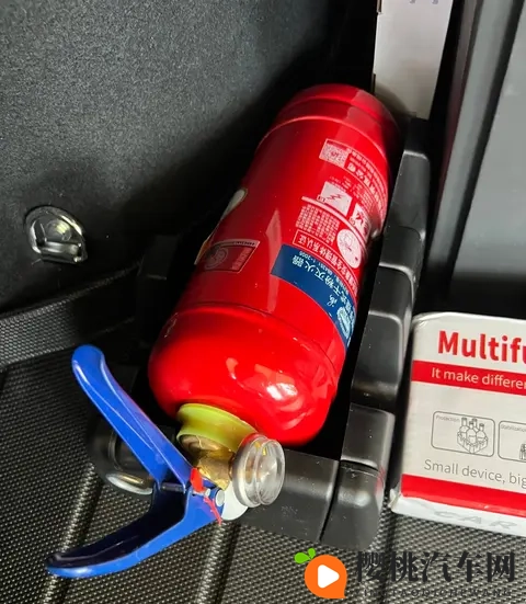 私家车需不需要放灭火器?从必须配备到不再强制标配,经历了什么-1