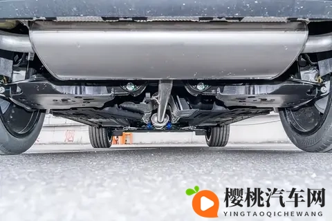 试驾星越L，20T+8155芯片，安全配置拉满，家用SUV新标杆-1