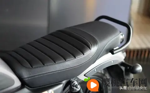 通勤溜车实测!豪爵DN150油耗189L,复古范儿缺失成最大槽点?-1