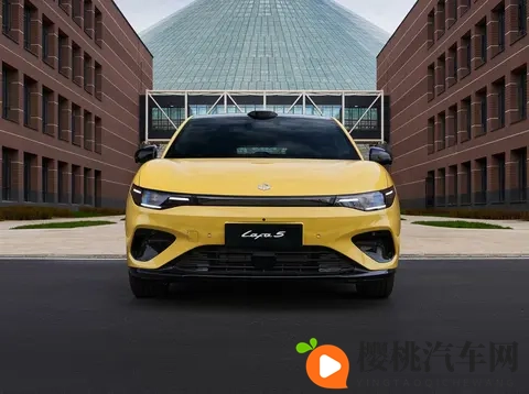 零跑Lafa5将于11月28日上市，提供两套辅驾方案，预售1058万起-3