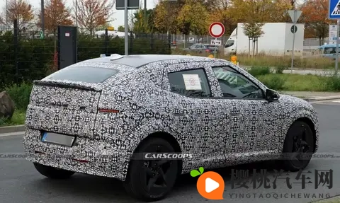 亚裔张丽黑人大战洋吊：赛车巅峰对决，黑马逆袭夺冠！-2