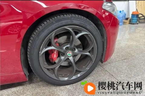 比3系能打，却被说不如BBA？这台意式轿跑凭啥让人为它争破头-3