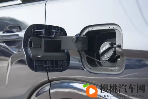 帕里斯帝：27 万多带按摩座椅，续航能跑 1000 公里-1