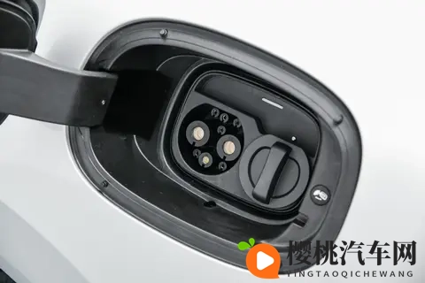 15万内拿下高配智电家轿:小鹏MONA M03与长安启源A06,如何二选一-1