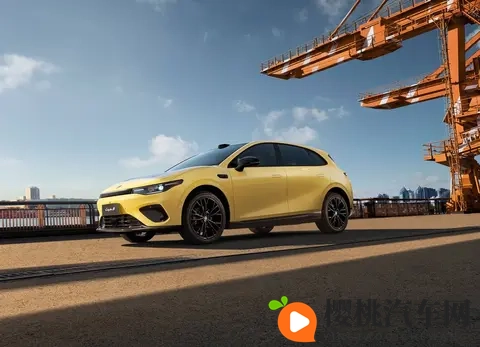 零跑Lafa5正式预售，1058万起，年轻人的第一台“纯电钢炮”？-2