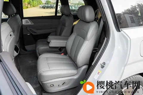 腾势 N8L DM 体验:车长5200mm,配齐冰箱沙发大彩电,大六座SUV值吗-3