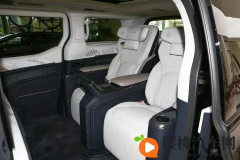 极氪009宜商宜家，大空间纯电MPV，续航900公里，轴距3205毫米-1