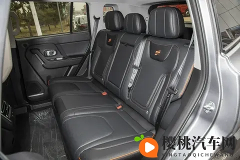 15万级硬派SUV，四驱+大空间，油耗仅63L，它颠覆你的认知-2