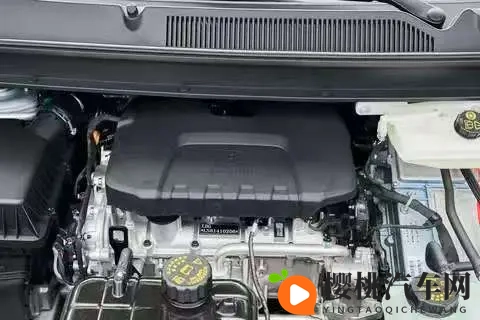试过五菱星光730 PHEV才知道,十万级MPV也能满足一家人的需求-2