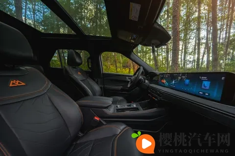 指导价3698万元，福特探险者昆仑穿越版上市-2