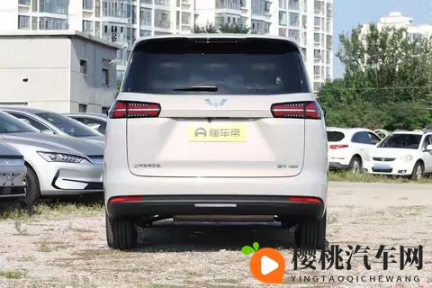 五菱又掀桌子!768万起的7座MPV来了,三种动力随便选-1