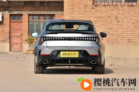 优惠近两万,动力出色,配置拉满,家用燃油轿车可以看看它-1