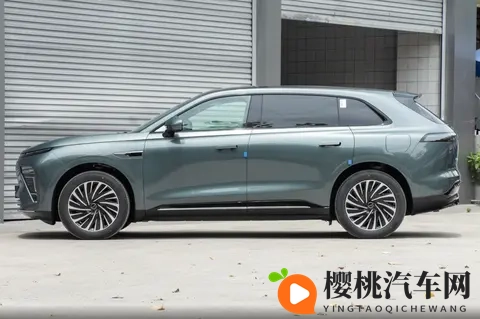 试驾2025款星纪元ET增程Pro高速辅助驾驶版:1898万享受豪华出行-3