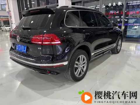 16万多拿下大众途锐,V6引擎+四驱,硬派越野也能家用-1