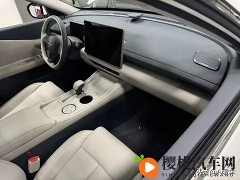 天籁换鸿蒙座舱实车曝光！ 20T加持还是熟悉的大沙发-1