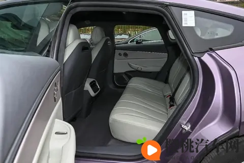 2025款星途星纪元ES，纯电续航710km，轴距3米，8295+激光雷达-1