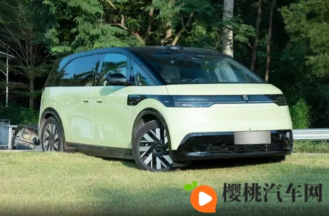 灭火宝贝女演员表介绍图片大全:汽车内饰新风尚:手表元素点缀时尚驾驶体验-2