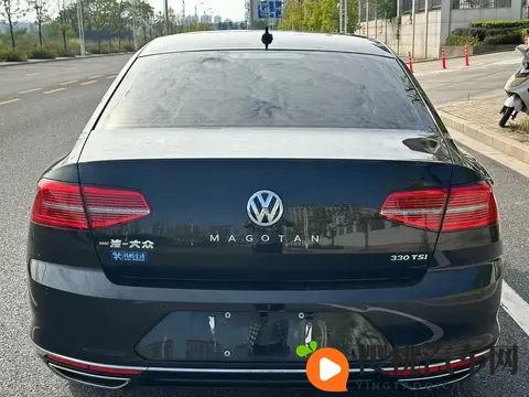 10万多拿下大众迈腾,28万公里一手车况值不值?-1