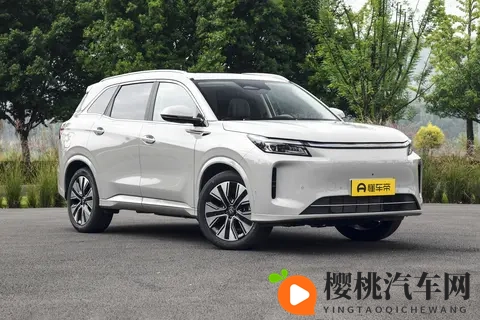 赛力斯这次真大方！第三代蓝电E5 PLUS预售开启 ，续航、四驱都有-1