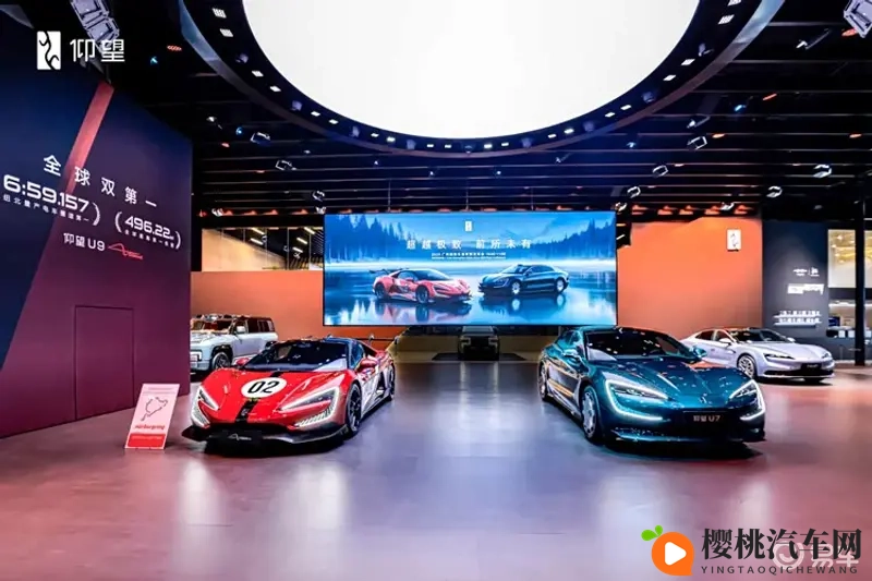 仰望登陆广州车展，三车矩阵彰显中国豪华新高度-1