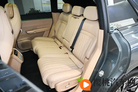 开2025款星纪元ET纯电Ultra四驱，女司机也可以在都市里“撒欢”-2