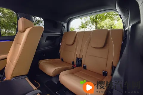 全新一代奔驰GLB内饰官图发布，三联屏+星空顶，5_7座都有-1