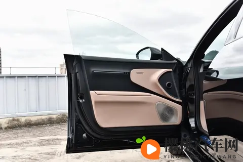 试驾阿维塔12四激光版：全系标配，辅助驾驶升级，续航更长-1